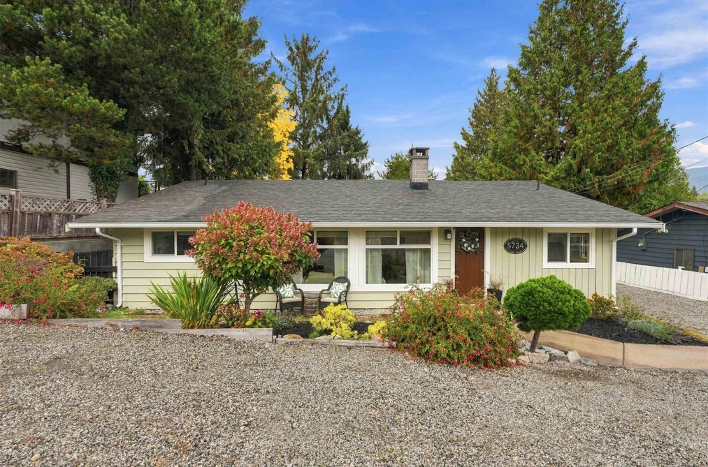 5734 Pebble Cres, Sechelt, BC - MLS: R3173378