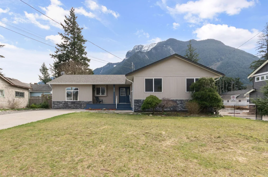 574 PARK STREET, Hope BC V0X 1L0, Hope BC — Residential for Sale - Photo 2