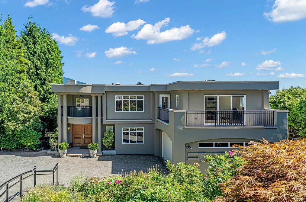 House for sale at 574 St. Andrews Place West Vancouver British Columbia - MLS: R3124968