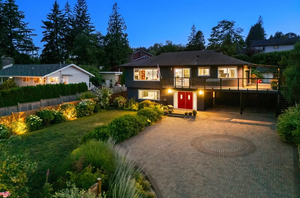 House for sale at 575 N Dollarton Highway North Vancouver British Columbia - MLS: R3138831