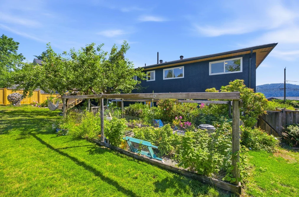 575 N DOLLARTON HIGHWAY, North Vancouver BC V7G 1N3, North Vancouver BC — Residential for Sale — Photo 23 of 40