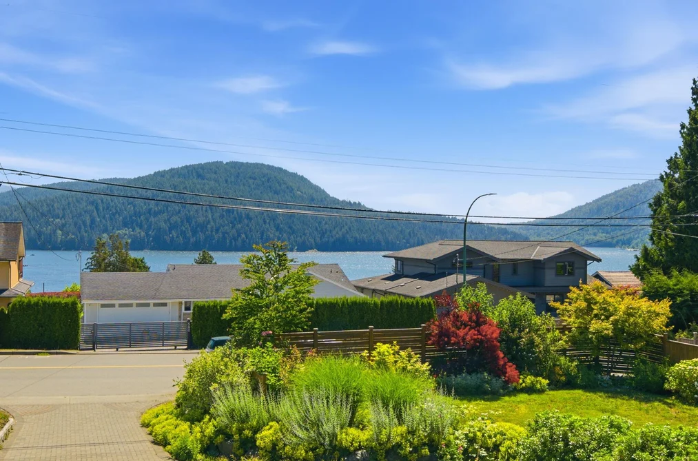 575 N DOLLARTON HIGHWAY, North Vancouver BC V7G 1N3, North Vancouver BC — Residential for Sale — Photo 4 of 40