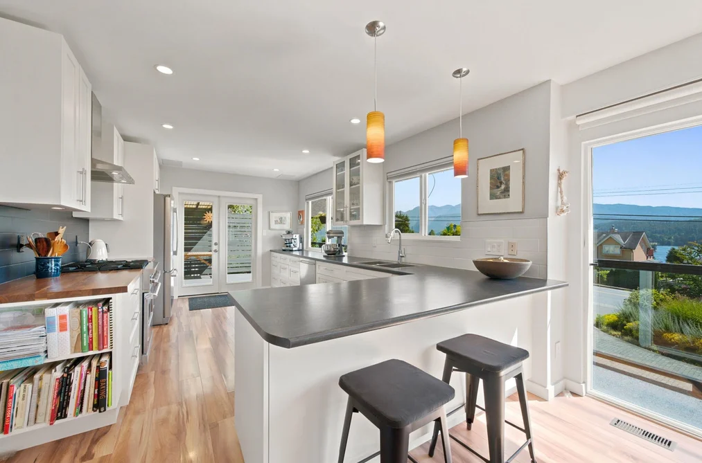 575 N DOLLARTON HIGHWAY, North Vancouver BC V7G 1N3, North Vancouver BC — Residential for Sale — Photo 6 of 40