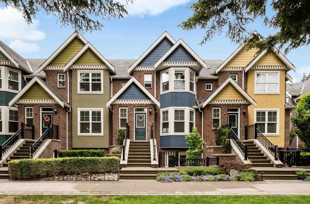 Row House (Non-Strata) for sale at 5753 Garrison Boulevard Chilliwack British Columbia - MLS: R3133381