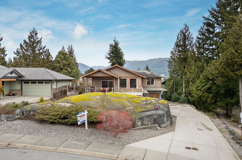 5781 GENNI'S WAY, Sechelt BC V7Z 0N8, Sechelt BC — Residential for Sale - Photo 2
