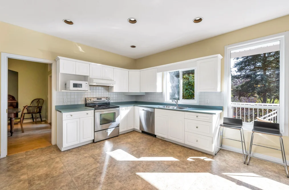 5786 169 Street, Surrey, BC - House for Sale - Photo 9 of 40 5786 169 Street, Surrey, BC - House for Sale - Photo 9 of 40