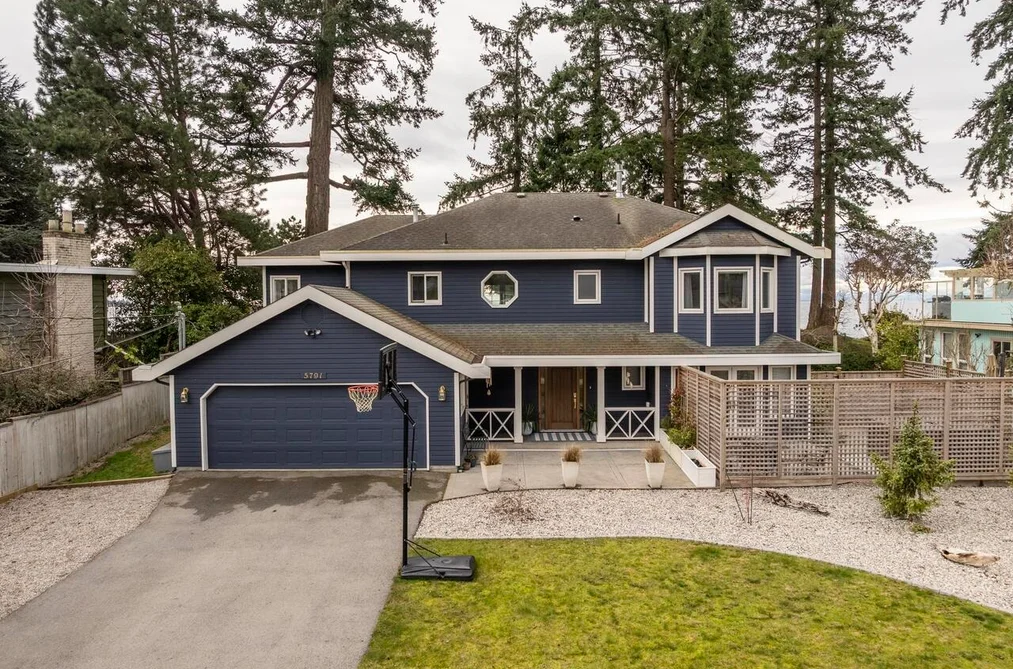 House for sale at 5791 Windward Lane Sechelt British Columbia - MLS: R3096885
