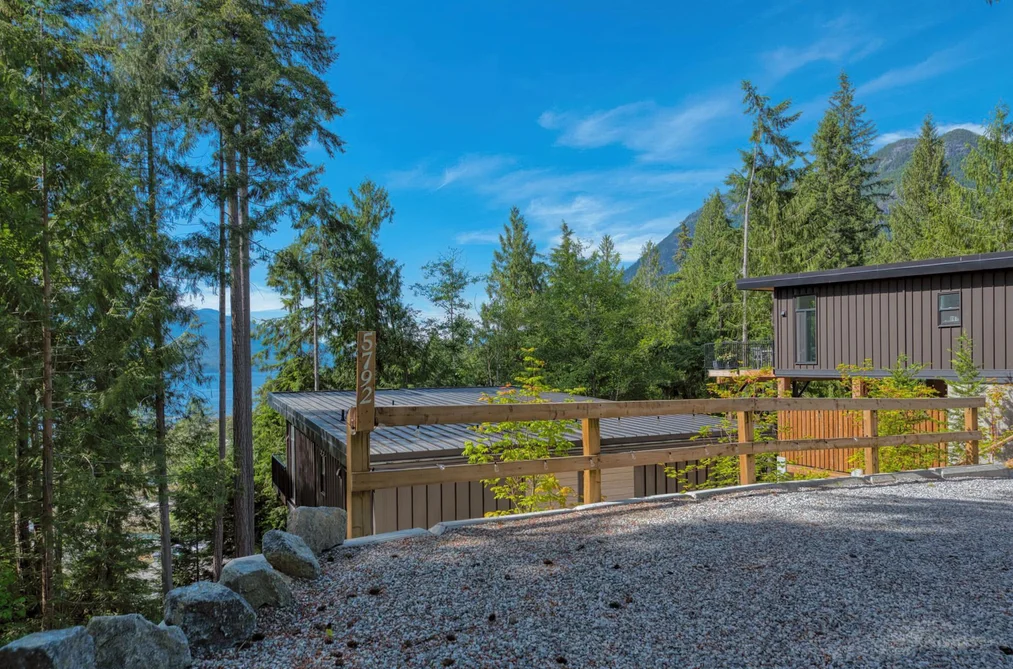 5792 TILLICUM BAY ROAD, Sechelt BC V7Z 0C7, Sechelt BC — Residential for Sale — Photo 4 of 38