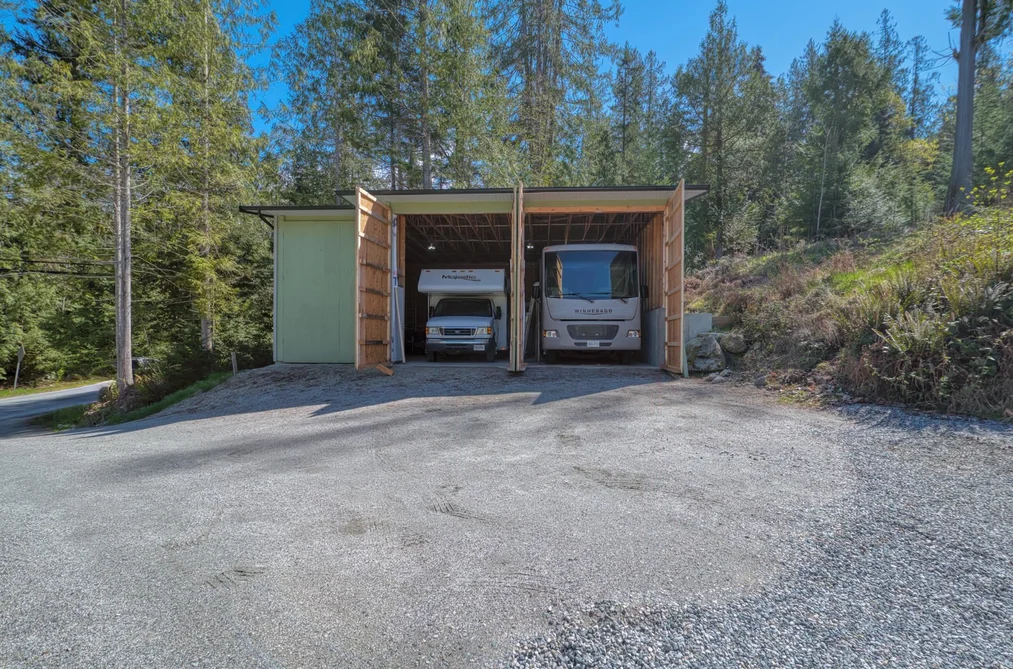 5797-5799 SANDY HOOK ROAD, Sechelt BC V7Z 0P1, Sechelt BC — Residential for Sale - Photo 3