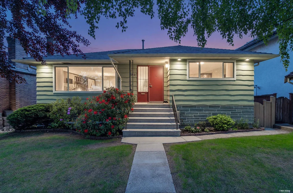 House for sale at 580 W 64th Avenue Vancouver British Columbia - MLS: R3126847
