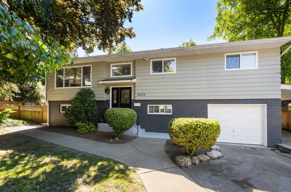 House for sale at 5802 Angus Place Surrey British Columbia - MLS: R3131227
