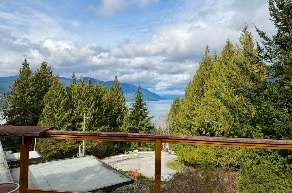 5808 SKOOKUMCHUK ROAD, Sechelt BC V7Z 0P3, Sechelt BC — Residential for Sale - Photo 3
