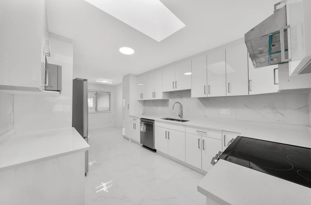5811 SPROTT STREET, Burnaby BC V5G 1T8, Burnaby BC — Residential for Sale - Photo 2