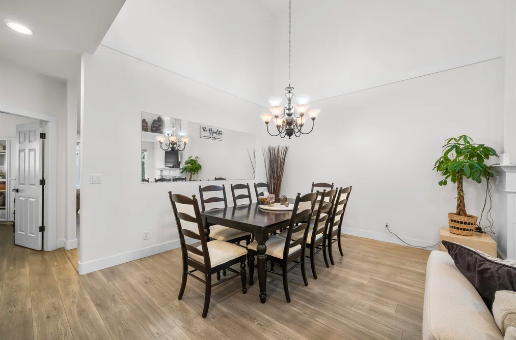 5814 122 Street, Surrey, BC - Townhouse for Sale - Photo 8 of 40 5814 122 Street, Surrey, BC - Townhouse for Sale - Photo 8 of 40