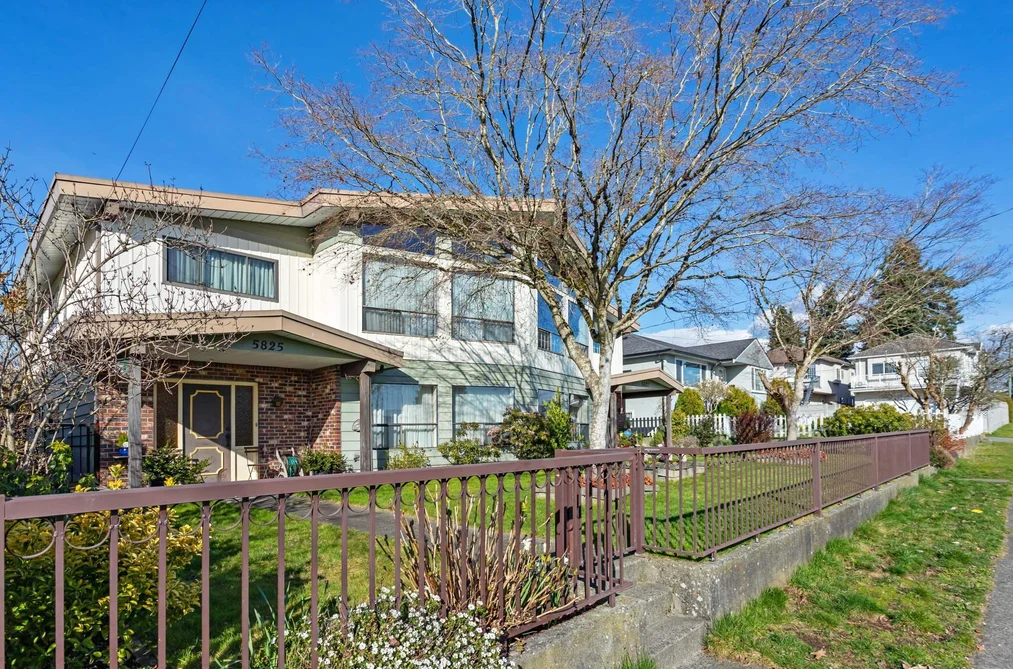 Half Duplex for sale at 5825 Clinton Street Burnaby British Columbia - MLS: R3101120