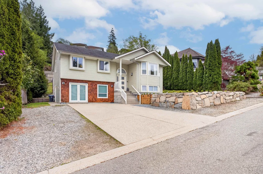 House for sale at 5830 Heron Place Sechelt British Columbia - MLS: R3115071