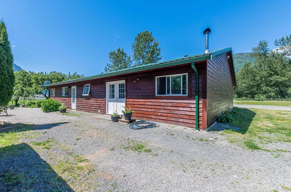 58465 LAIDLAW ROAD, Laidlaw BC V0X 1L2, Laidlaw BC — Residential for Sale - Photo 2