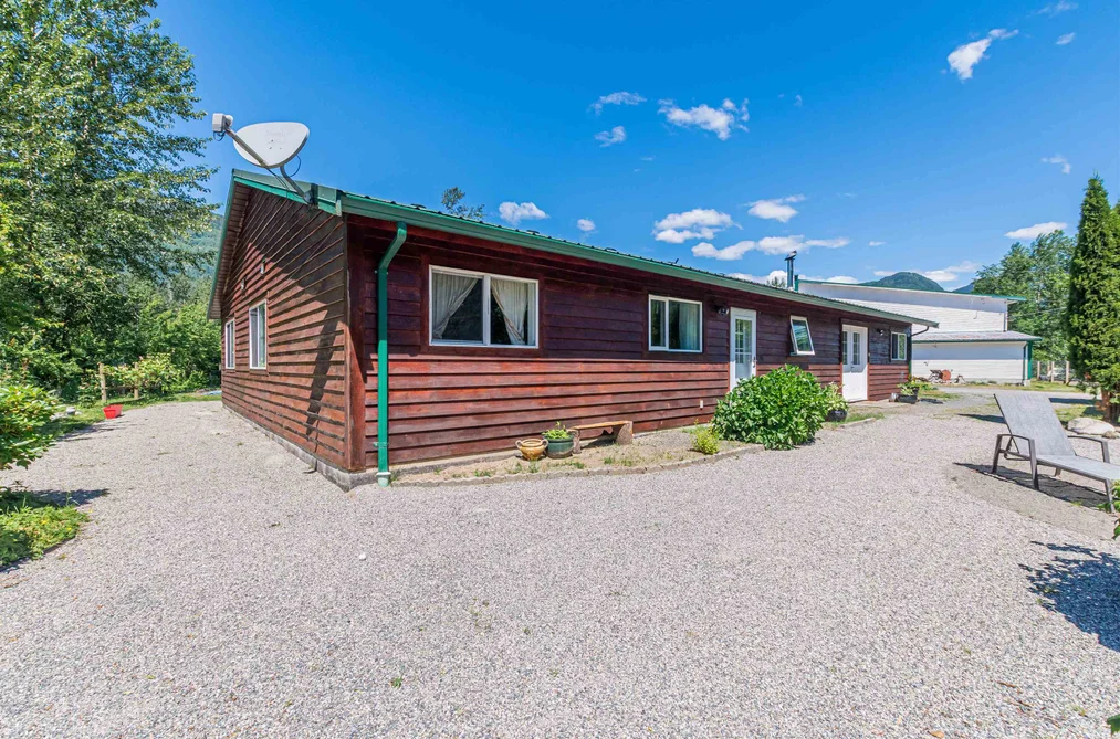 58465 LAIDLAW ROAD, Laidlaw BC V0X 1L2, Laidlaw BC — Residential for Sale - Photo 3
