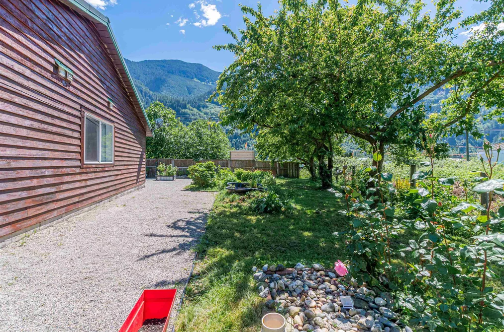 58465 LAIDLAW ROAD, Laidlaw BC V0X 1L2, Laidlaw BC — Residential for Sale - Photo 6