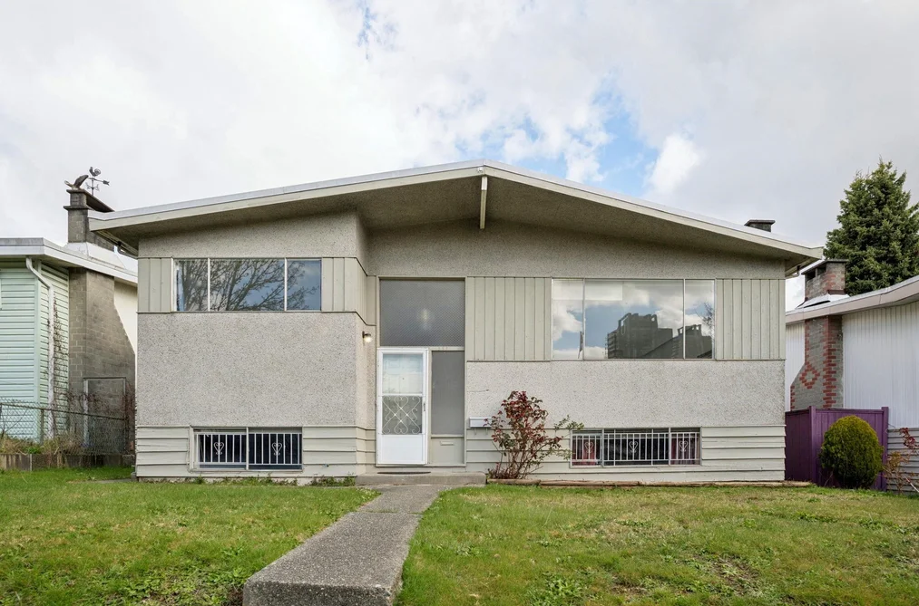 House for sale at 585 W 65th Avenue Vancouver British Columbia - MLS: R3107338