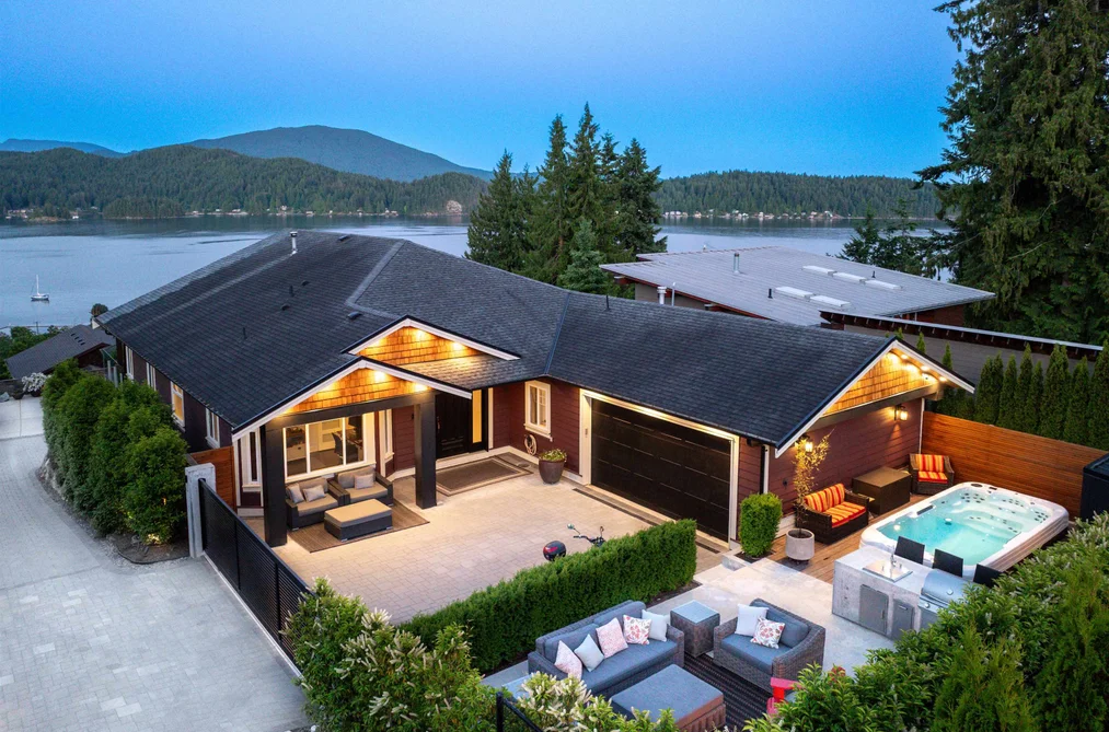 House for sale at 586-588 North Fletcher Road Gibsons British Columbia - MLS: R3150281