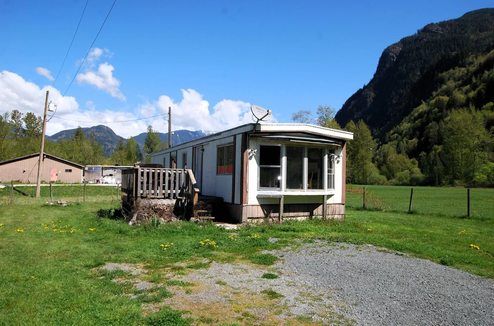 58661 DENT ROAD, Hope BC V0X 1L2, Hope BC — Residential for Sale — Photo 2 of 12