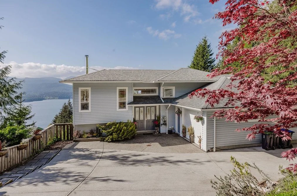 House for sale at 5872 Deerhorn Drive Gibsons British Columbia - MLS: R3117588