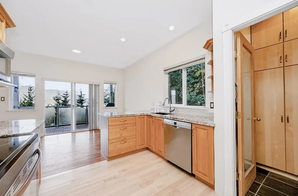 5872 Deerhorn Drive, Sechelt, BC - House for Sale - Photo 12 of 40 5872 Deerhorn Drive, Sechelt, BC - House for Sale - Photo 12 of 40