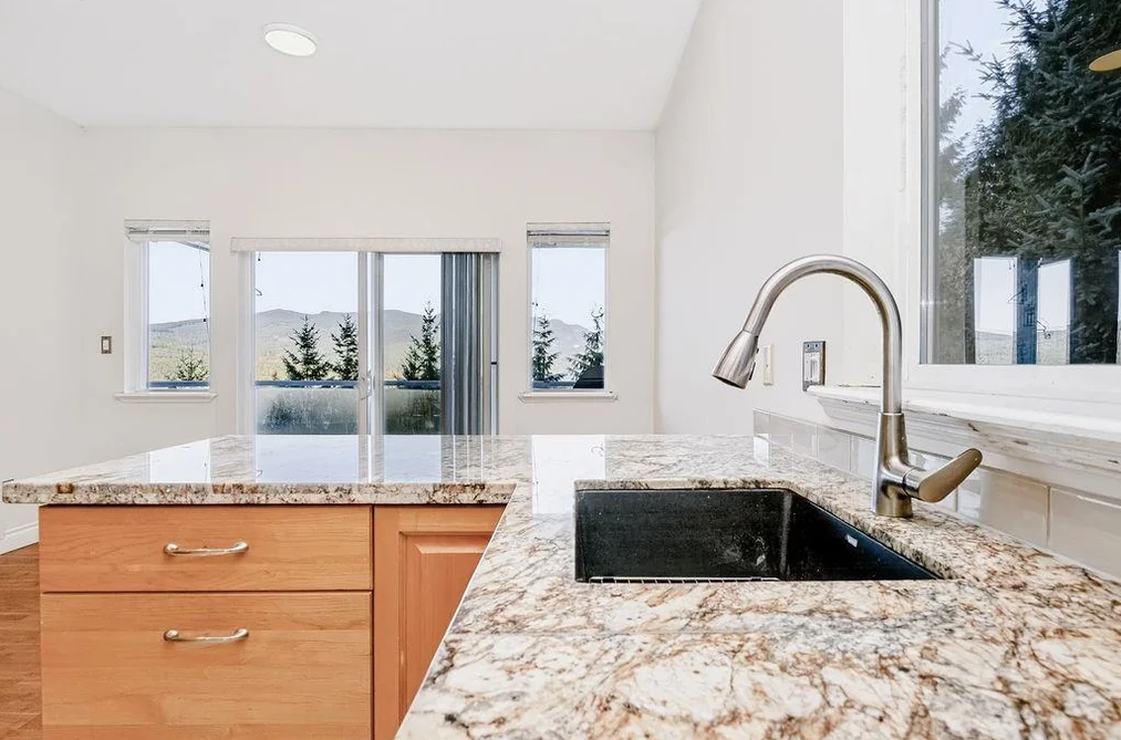 5872 Deerhorn Drive, Sechelt, BC - House for Sale - Photo 14 of 40 5872 Deerhorn Drive, Sechelt, BC - House for Sale - Photo 14 of 40