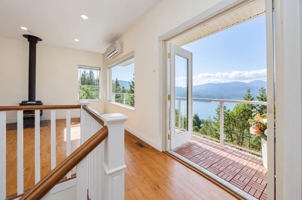 5872 Deerhorn Drive, Sechelt, BC - House for Sale - Photo 4 of 40 5872 Deerhorn Drive, Sechelt, BC - House for Sale - Photo 4 of 40