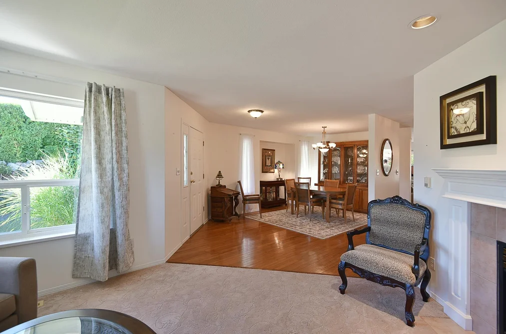 5875 TURNSTONE CRESCENT, Sechelt BC V7Z 0L9, Sechelt BC — Residential for Sale - Photo 2