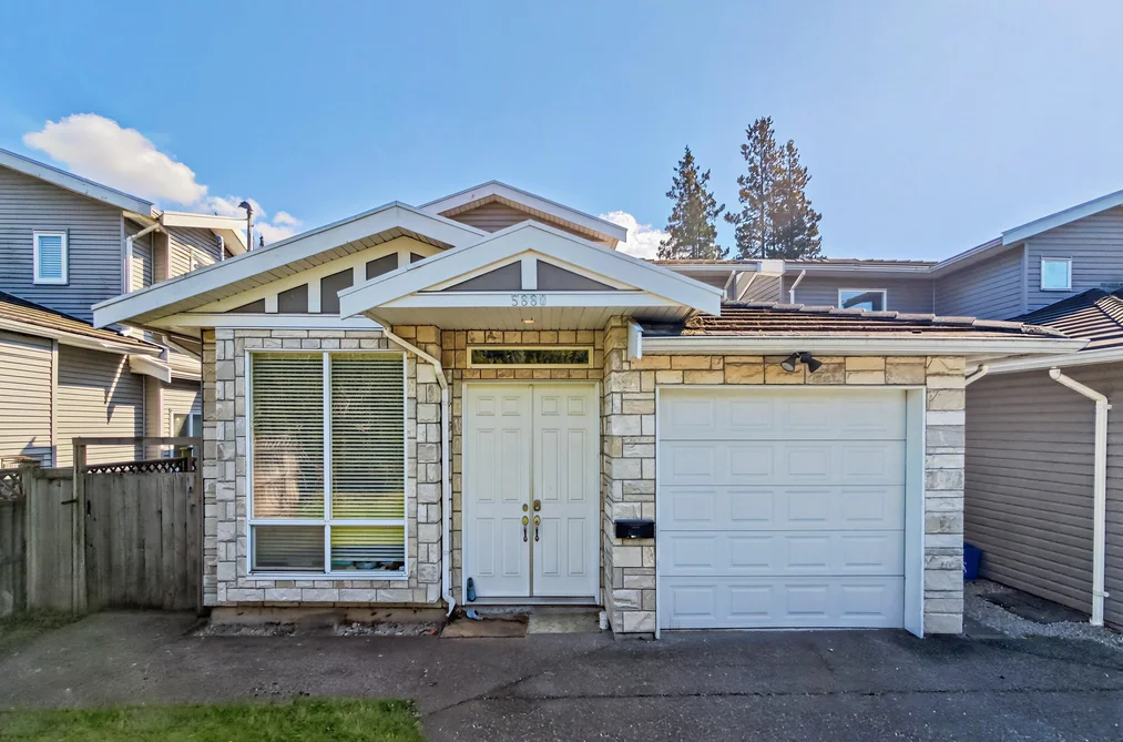 Half Duplex for sale at 5880 Irmin Street Burnaby British Columbia - MLS: R3115432
