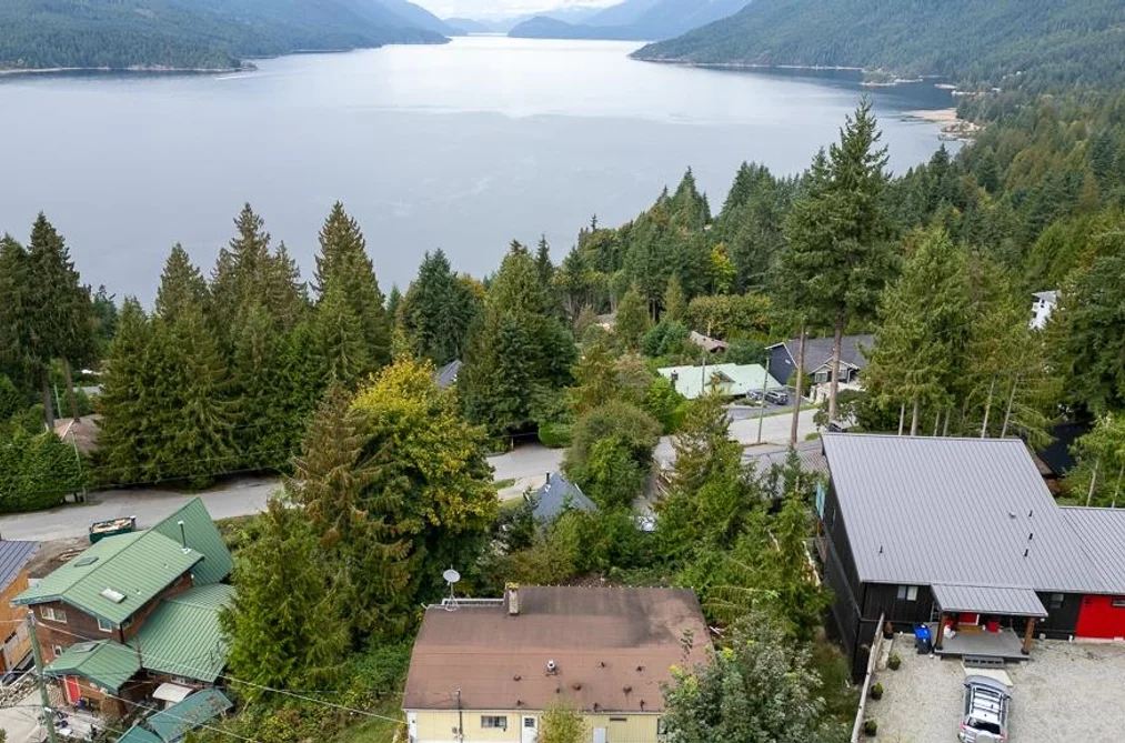Manufactured On Land for sale at 5894 Skookumchuk Road Sechelt British Columbia - MLS: R3056428