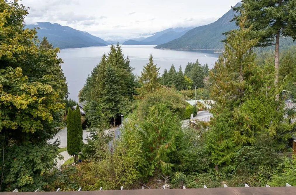5894 SKOOKUMCHUK ROAD, Sechelt BC V7Z 0E1, Sechelt BC — Residential for Sale - Photo 2