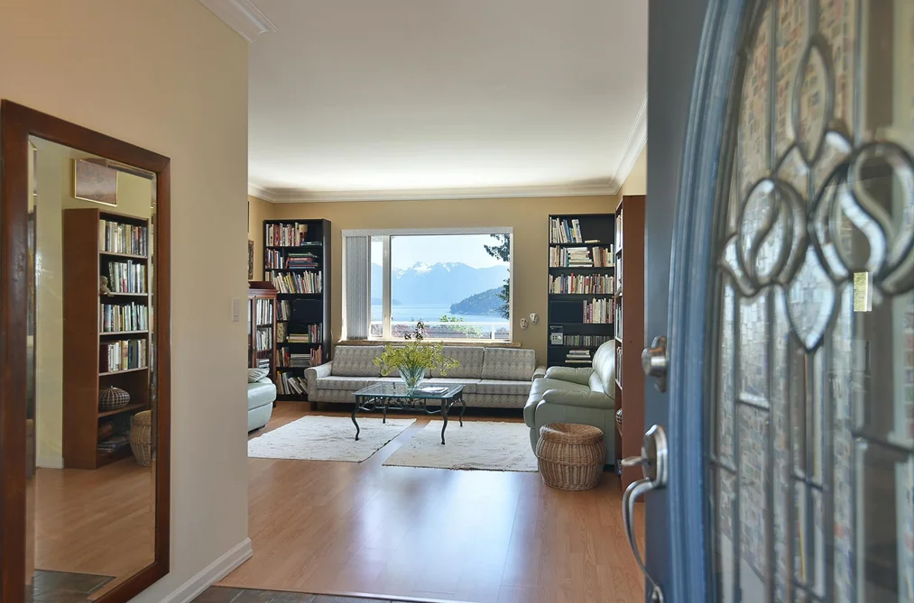 House for sale at 590-592 N Fletcher Road Gibsons British Columbia - MLS: R3112921