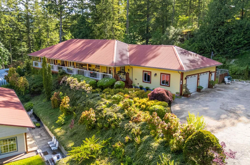 House for sale at 5900 5918 Spriggs Road Madeira Park British Columbia - MLS: R3134761