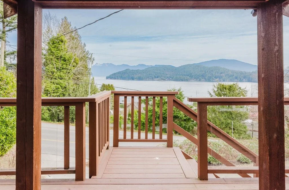 House for sale at 591 Gibsons Way Gibsons British Columbia - MLS: R3089473