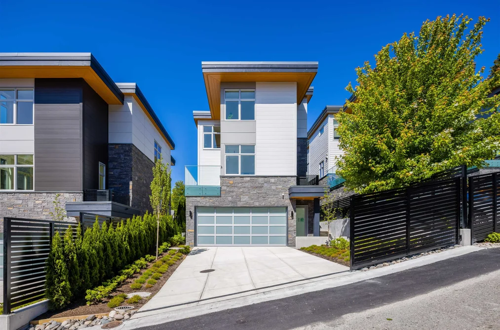 House for sale at 592 Arthur Erickson Place West Vancouver British Columbia - MLS: R3091056