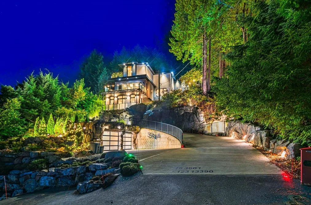 House for sale at 592 Craigmohr Drive West Vancouver British Columbia - MLS: R3108143
