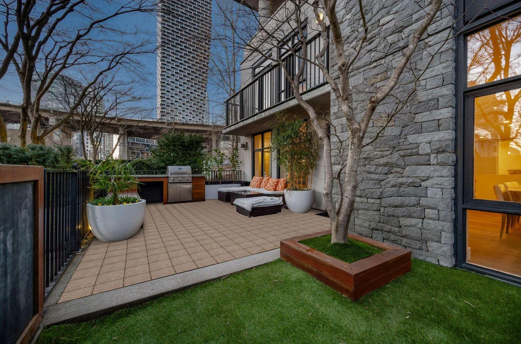 595 BEACH CRESCENT, Vancouver BC V6Z 3E4, Vancouver BC — Residential for Sale - Photo 2