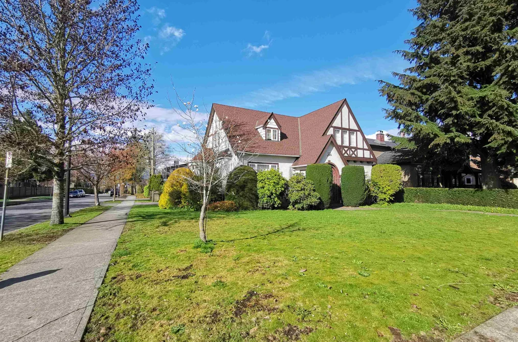 House for sale at 595 W 28th Avenue Vancouver British Columbia - MLS: R3098683