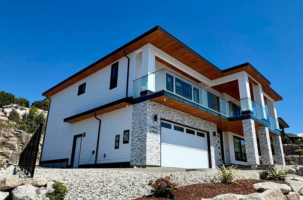 House for sale at 5962-5964 Barnacle Street Sechelt British Columbia - MLS: R3133057