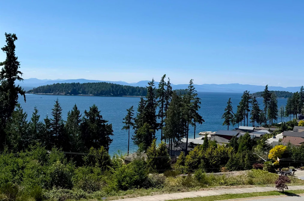House for sale at 5962-5964 Barnacle Street Sechelt British Columbia - MLS: R3133057