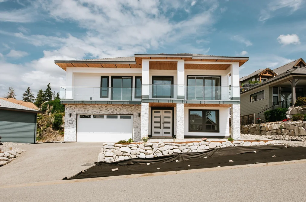House for sale at 5962-5964 Barnacle Street Sechelt British Columbia - MLS: R3133057