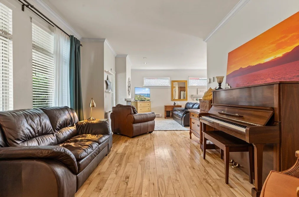 5976 MATSQUI STREET, Chilliwack BC V2R 0G6, Chilliwack BC — Residential for Sale — Photo 6 of 38