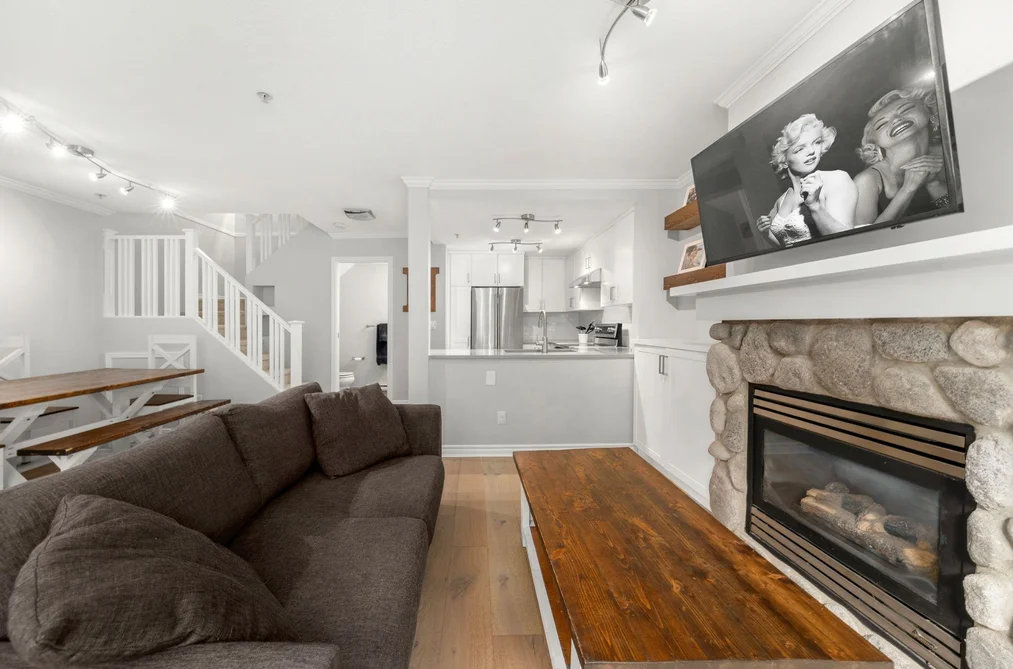 6 1073 LYNN VALLEY ROAD, North Vancouver BC V7J 1Z6, North Vancouver BC — Residential for Sale — Photo 3 of 24