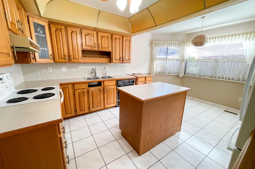 6 1725 SOUTHMERE CRESCENT, Surrey BC V4A 7A7, Surrey BC — Residential for Sale — Photo 8 of 33