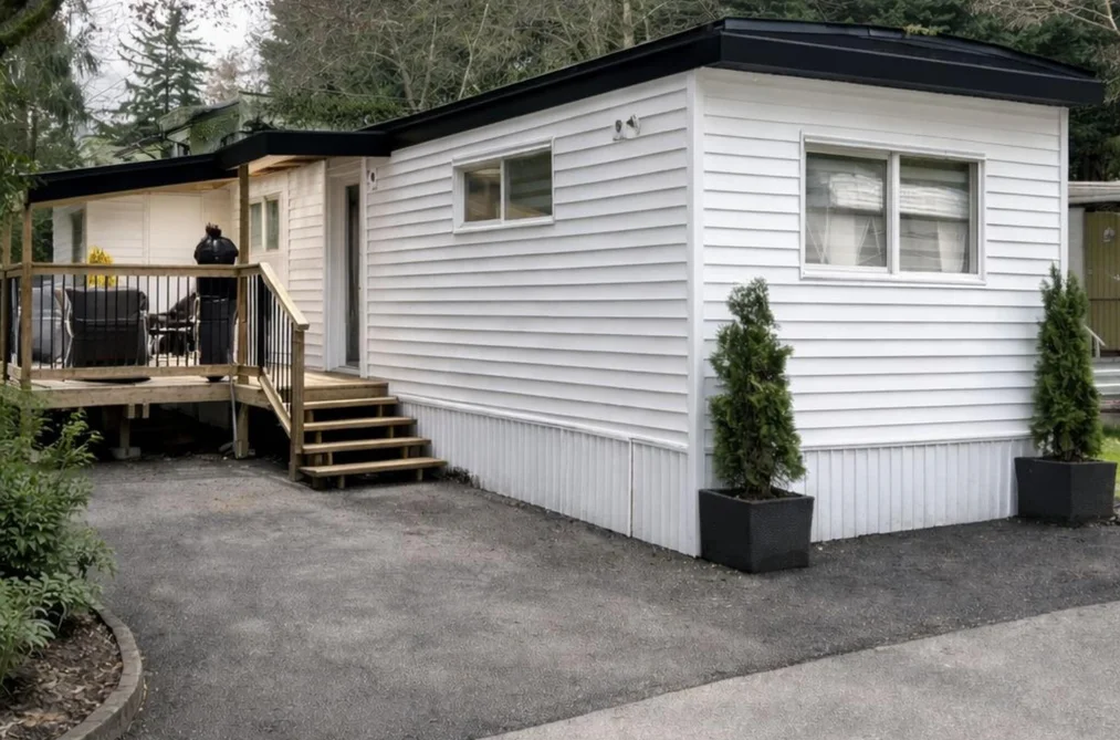 Manufactured Home for sale at 6 6571 King George Boulevard Surrey British Columbia - MLS: R3104635