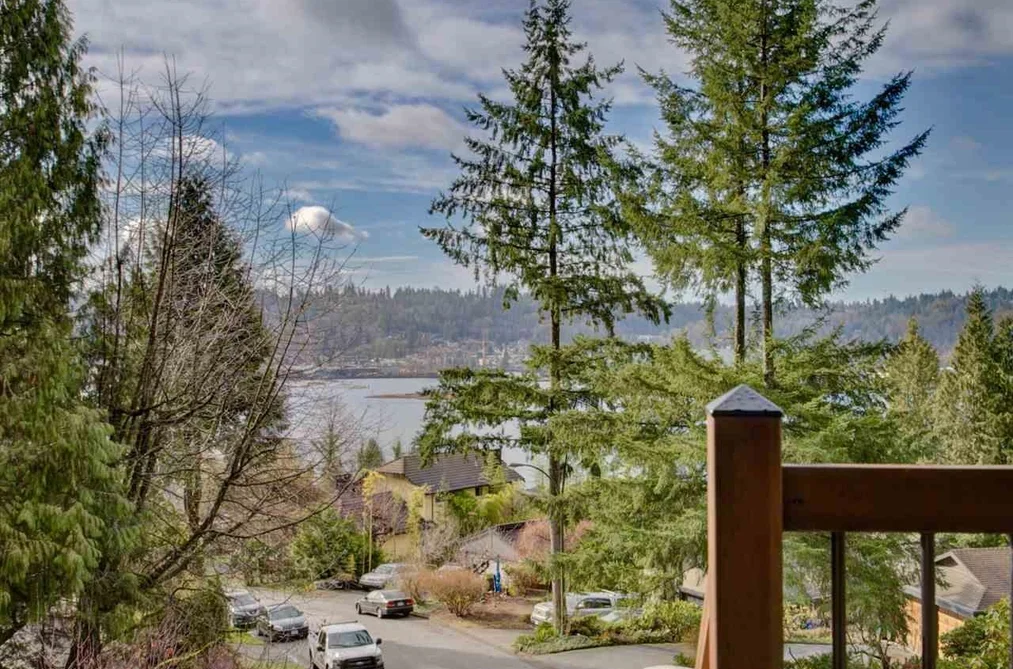 60 WALTON WAY, Port Moody, BC — Residential for Sale - Photo 2