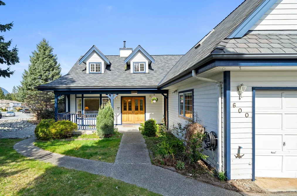 600 CLEARWATER WAY, Coquitlam BC V3C 5W4, Coquitlam BC — Residential for Sale - Photo 4